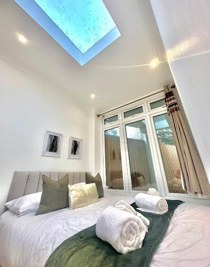 London Charm - Stylish Room In Spacious Home Экстерьер фото