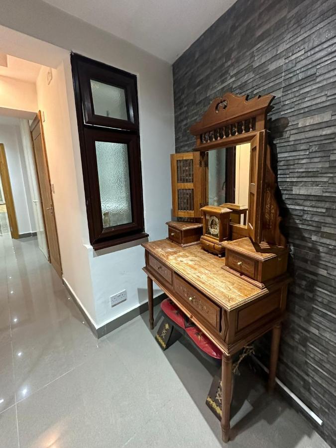 London Charm - Stylish Room In Spacious Home Экстерьер фото